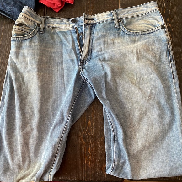 Robin’s Jeans - Picture 2 of 2